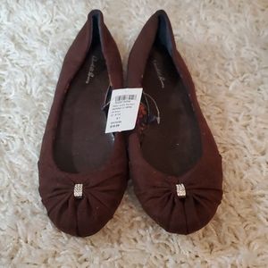 brown Candie's Serina ballet flats with a jeweled bow accent. Size 7